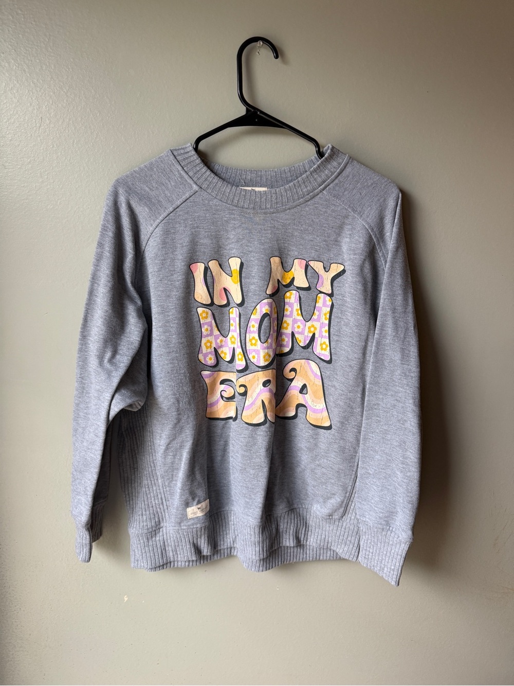 Simply Southern In My Mom Era Graphic Sweatshirt Gray Crewneck Small